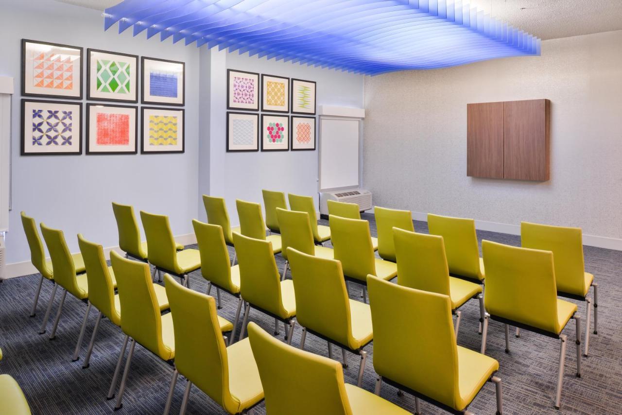 Holiday Inn Express Burlington By Ihg Luaran gambar