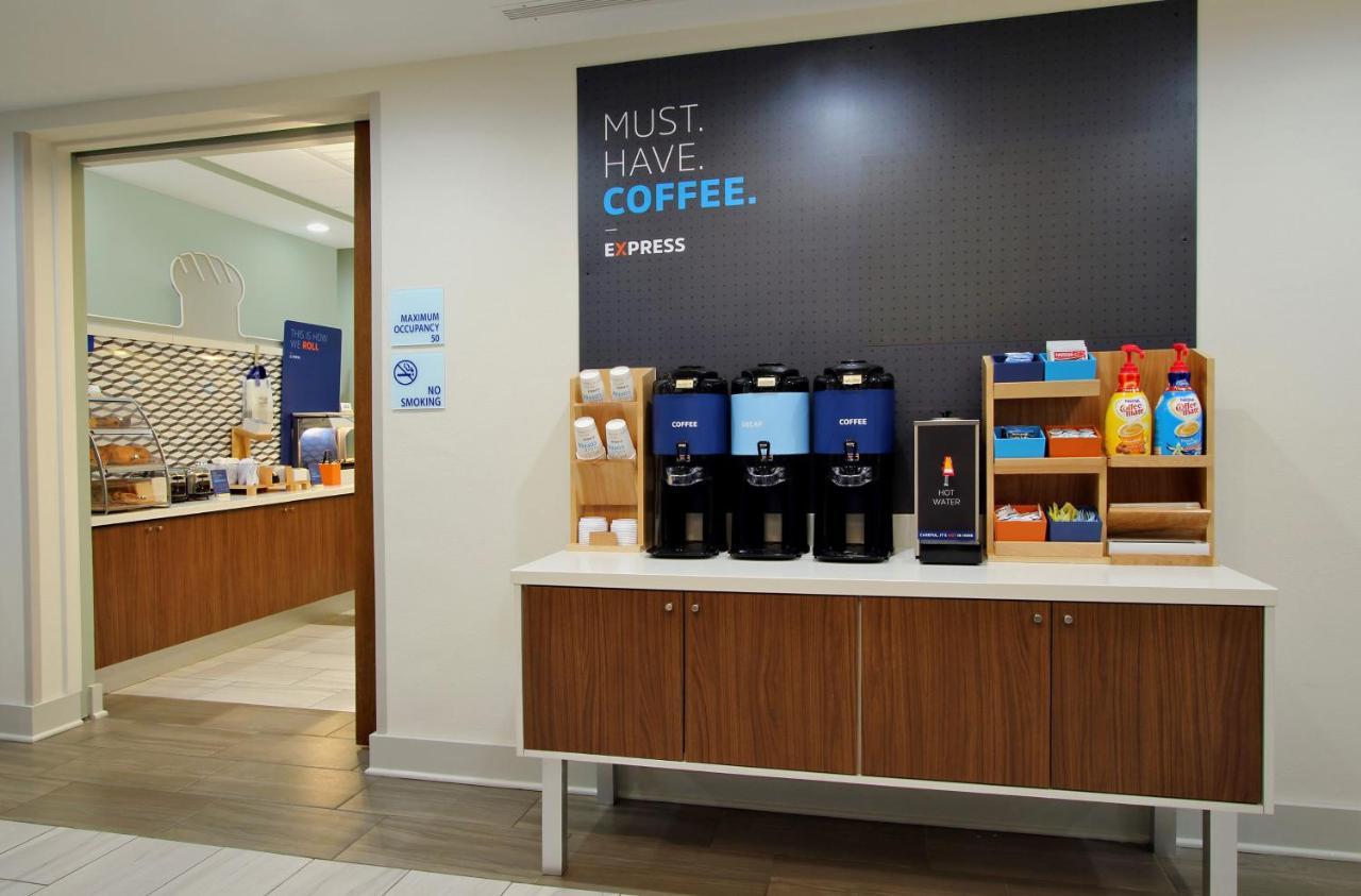 Holiday Inn Express Burlington By Ihg Luaran gambar