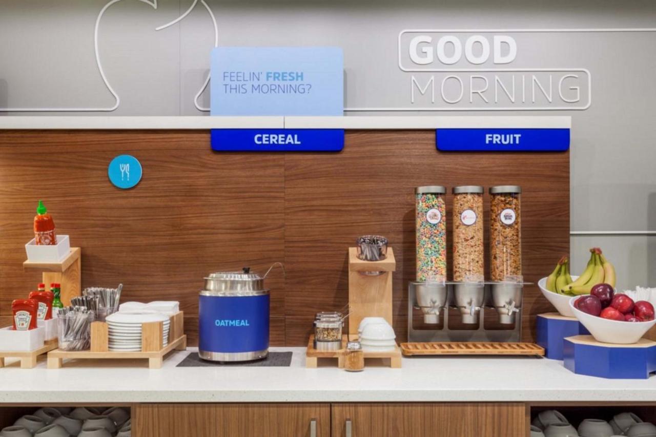 Holiday Inn Express Burlington By Ihg Luaran gambar