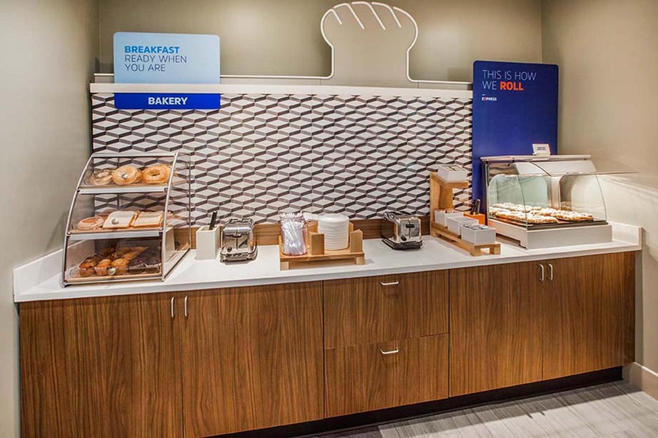 Holiday Inn Express Burlington By Ihg Luaran gambar